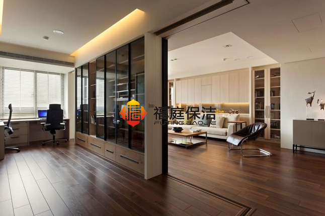 深色木(mù)地板保洁 深色木(mù)地板保洁
